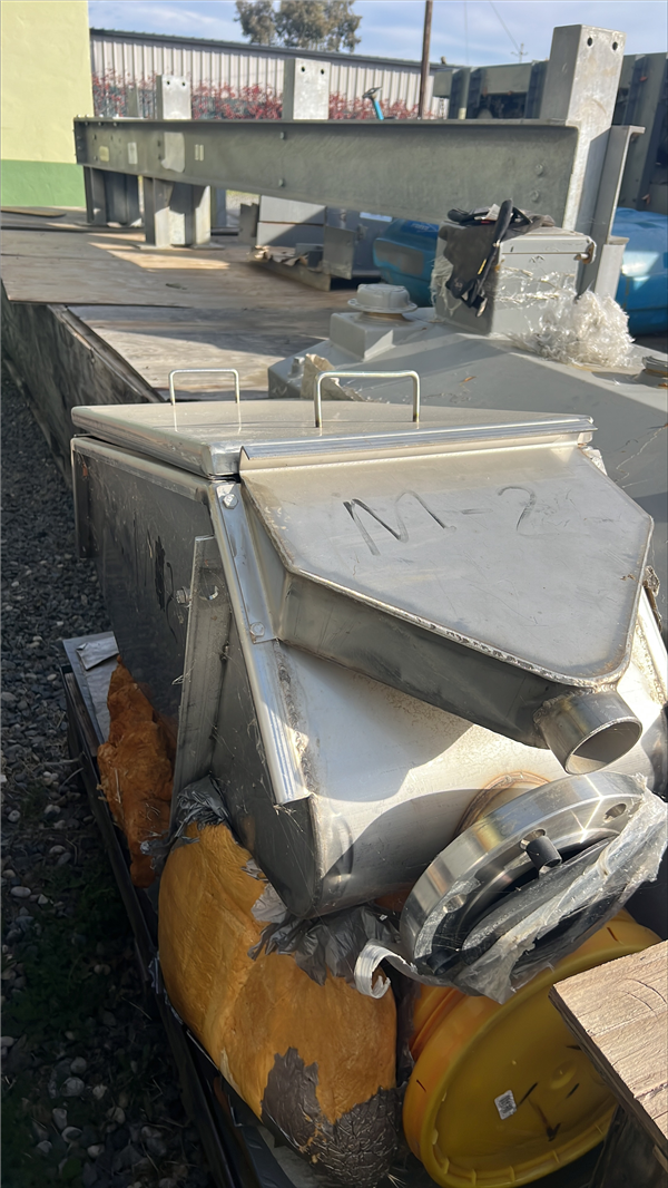 49" X 49" X 45" Vibrating Screen)